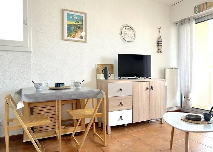 Apartmán Calme Avec Coin Nuit, Terrasse Et Parking - Proche Et Commerces - Fr-1-251-420 Le Lavandou